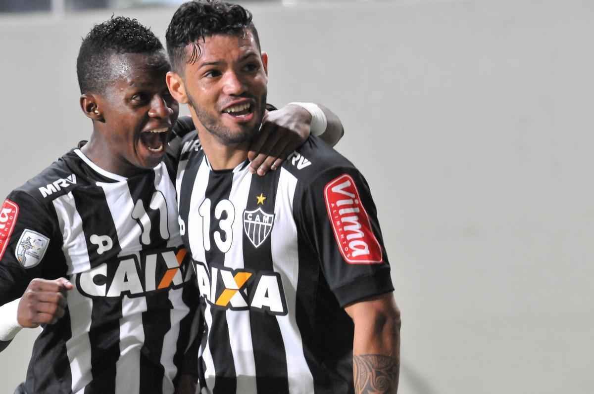 Carlos ampliou para o Atltico no Independncia e fez a festa da torcida