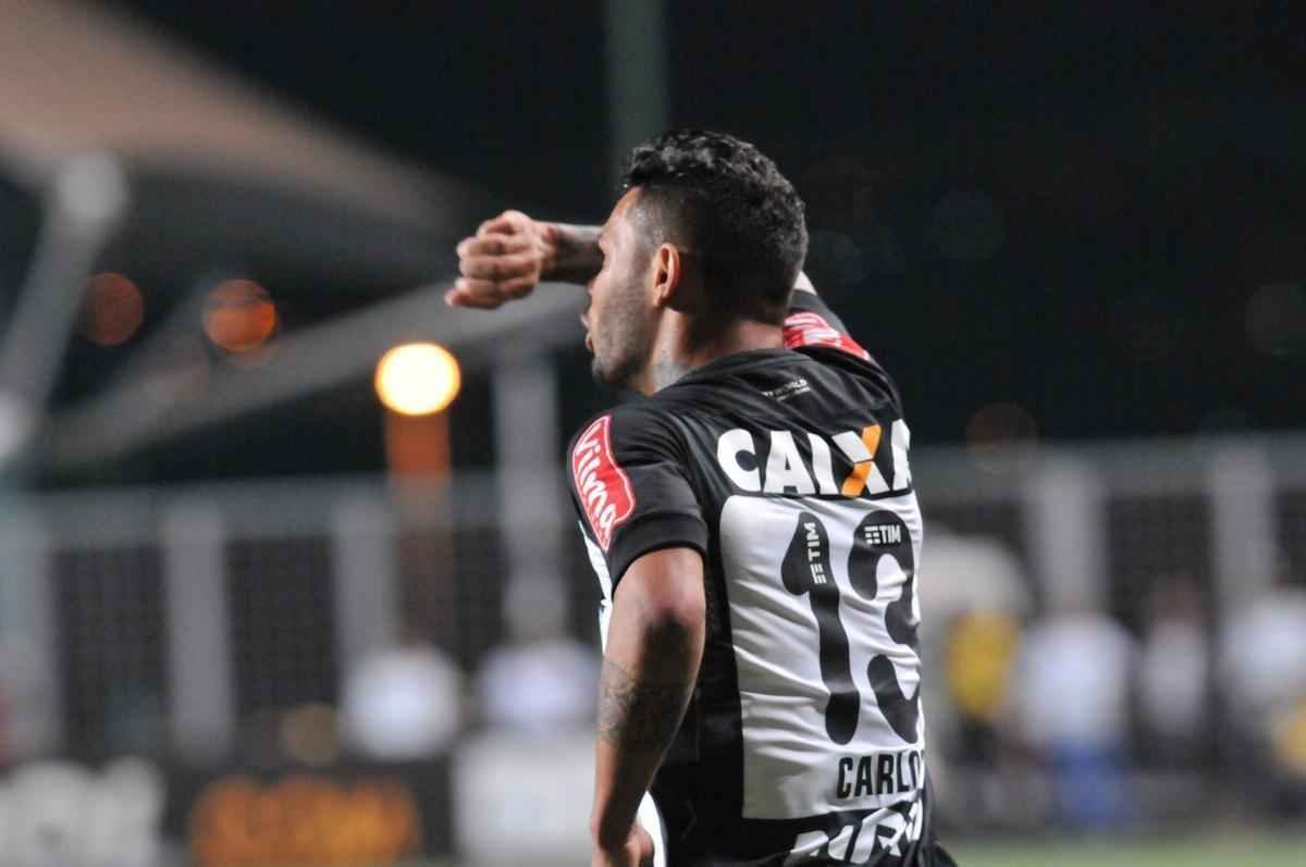 Carlos ampliou para o Atltico no Independncia e fez a festa da torcida