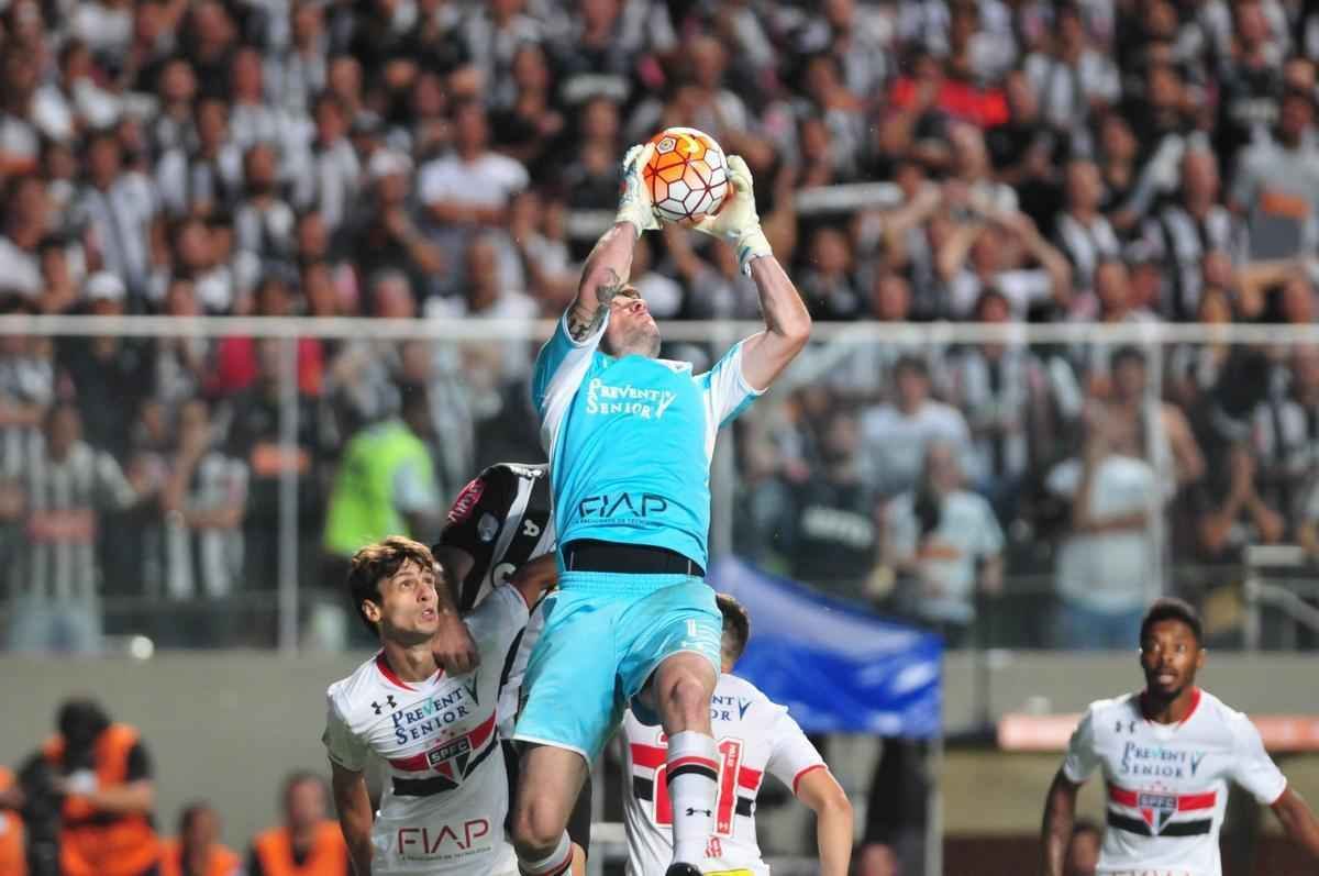 Imagens do segundo tempo da partida entre Atltico e So Paulo, no Independncia, pela Libertadores