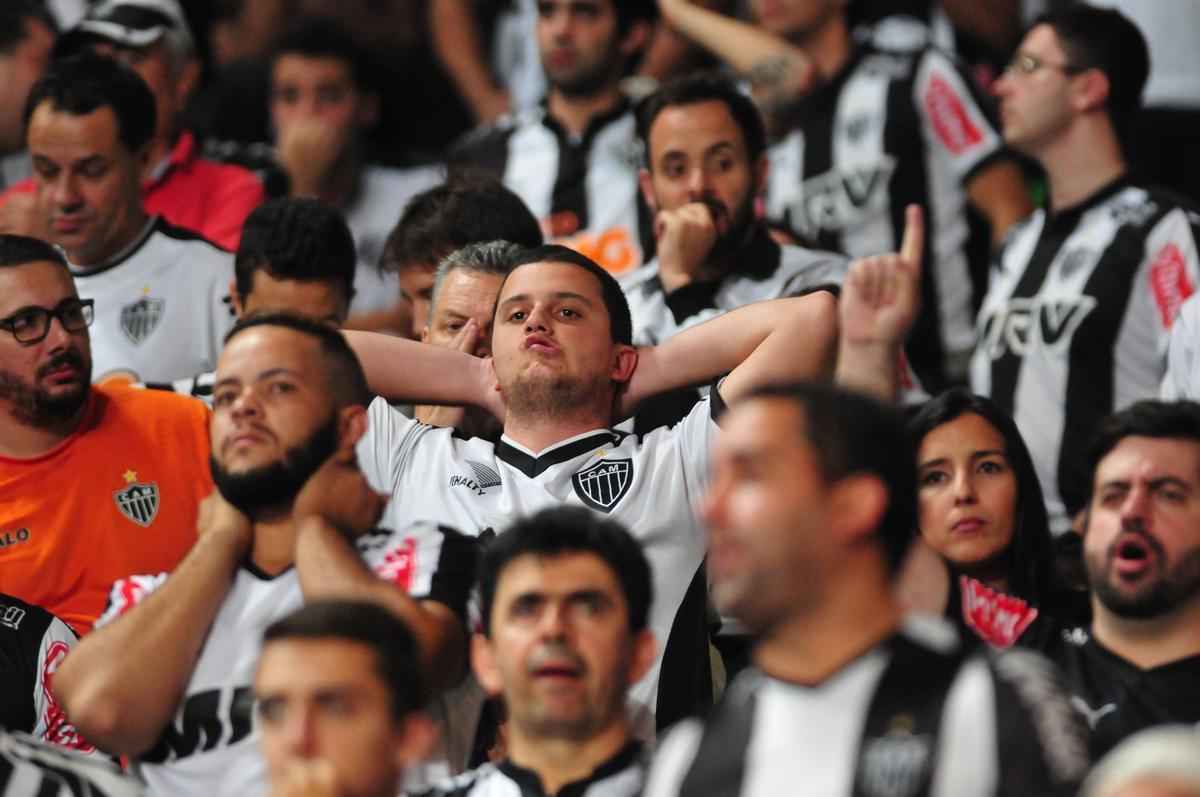 Imagens da tristeza dos atleticanos no Independncia com a eliminao na Copa Libertadores