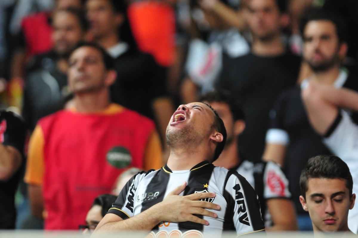 Imagens da tristeza dos atleticanos no Independncia com a eliminao na Copa Libertadores