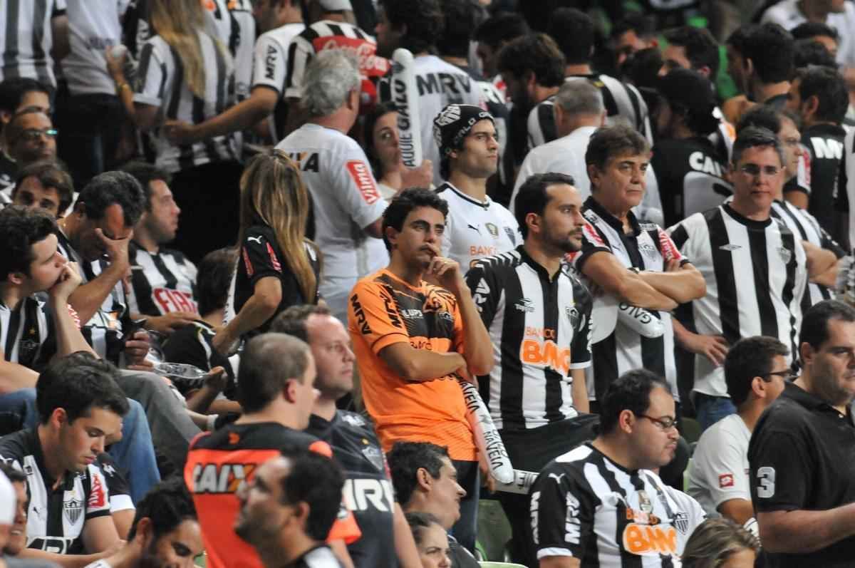 Imagens da tristeza dos atleticanos no Independncia com a eliminao na Copa Libertadores