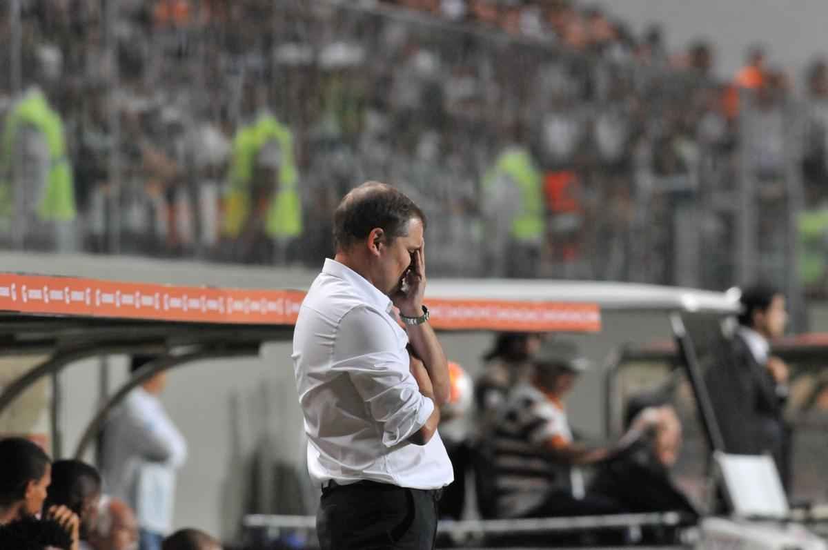 Imagens da tristeza dos atleticanos no Independncia com a eliminao na Copa Libertadores