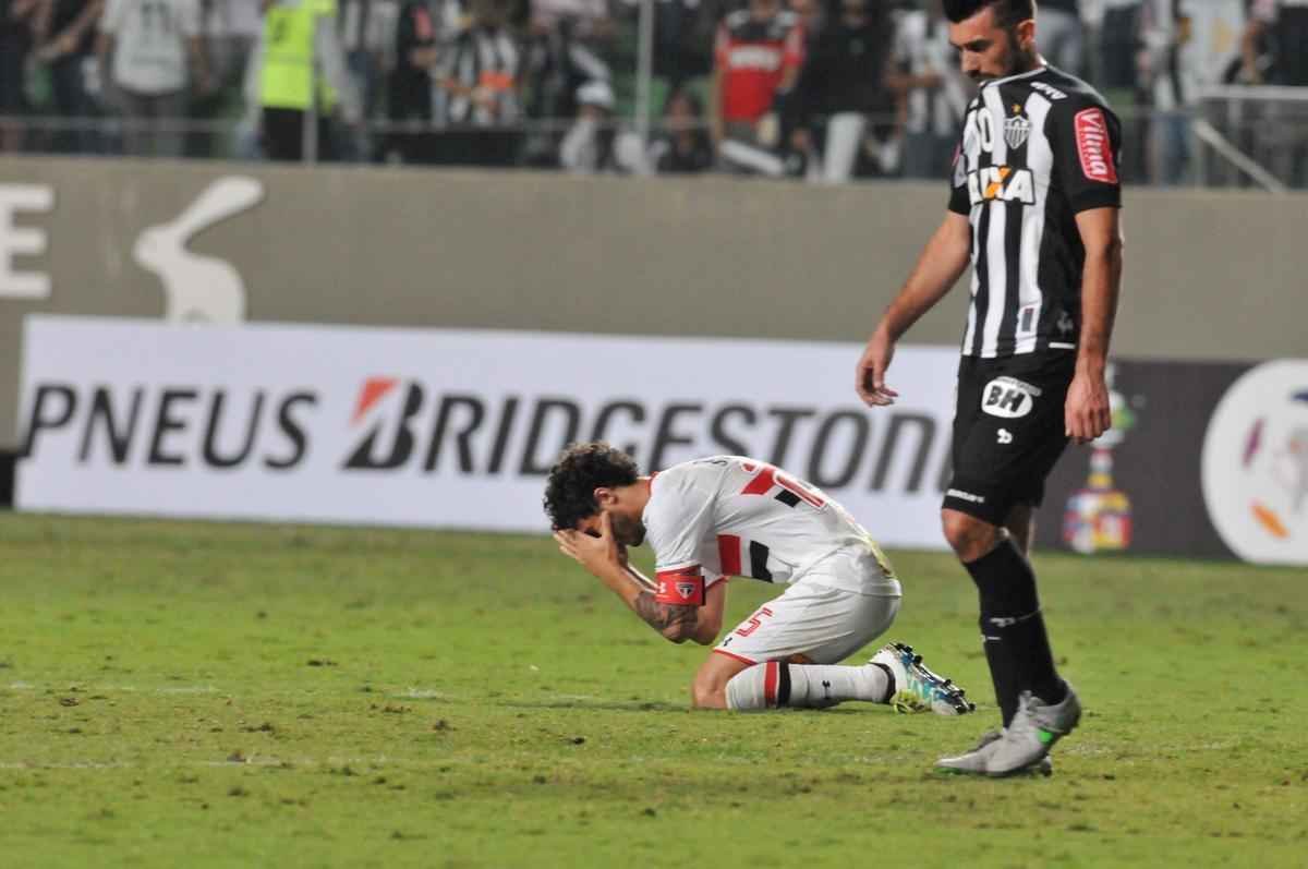 Imagens da tristeza dos atleticanos no Independncia com a eliminao na Copa Libertadores