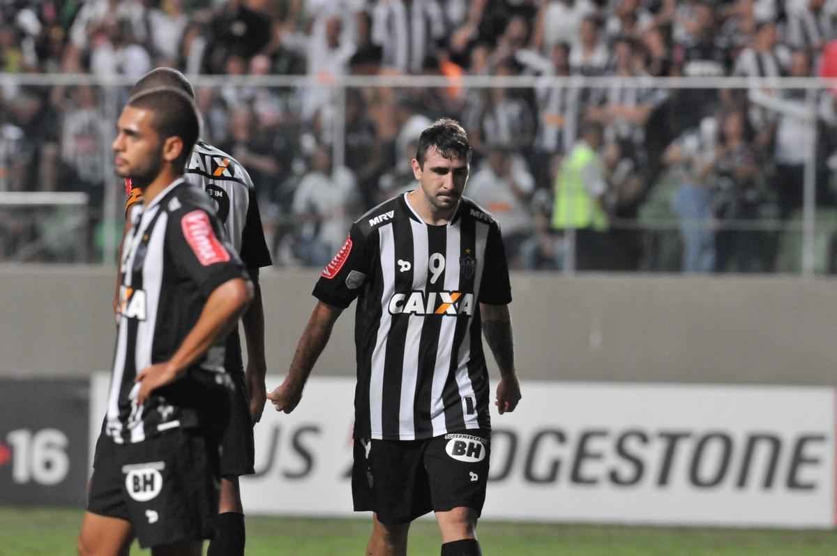 Imagens da tristeza dos atleticanos no Independncia com a eliminao na Copa Libertadores