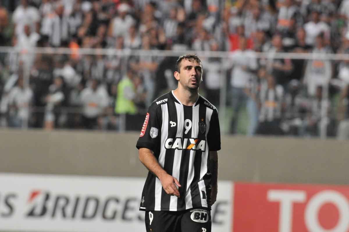 Imagens da tristeza dos atleticanos no Independncia com a eliminao na Copa Libertadores