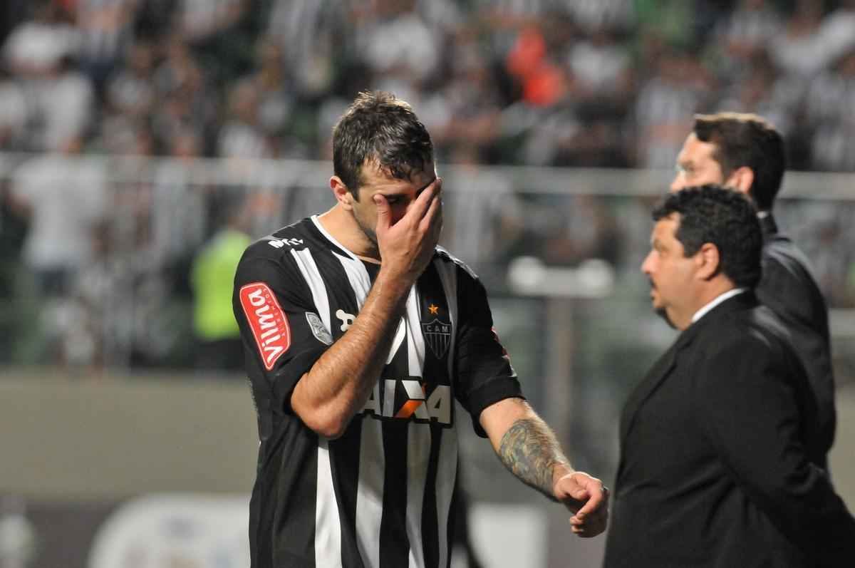 Imagens da tristeza dos atleticanos no Independncia com a eliminao na Copa Libertadores