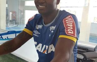 Duvier Riascos, de 29 anos, foi reintegrado ao elenco do Cruzeiro e fica  disposio de Paulo Bento