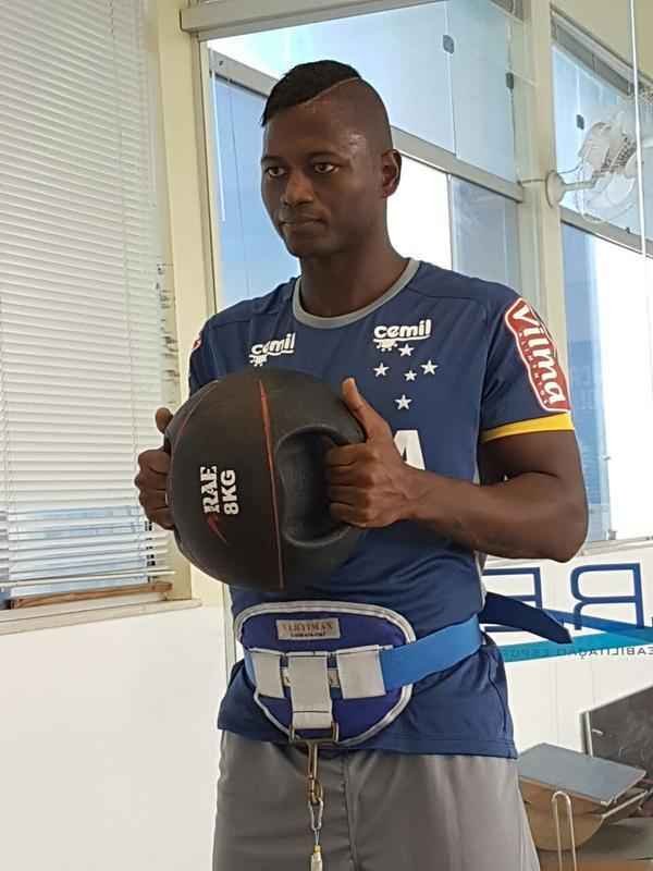 Duvier Riascos, de 29 anos, foi reintegrado ao elenco do Cruzeiro e fica  disposio de Paulo Bento