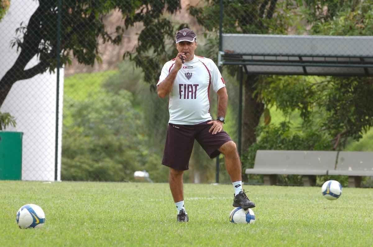Confira imagens de Marcelo Oliveira em suas vrias passagens como tcnico do Atltico