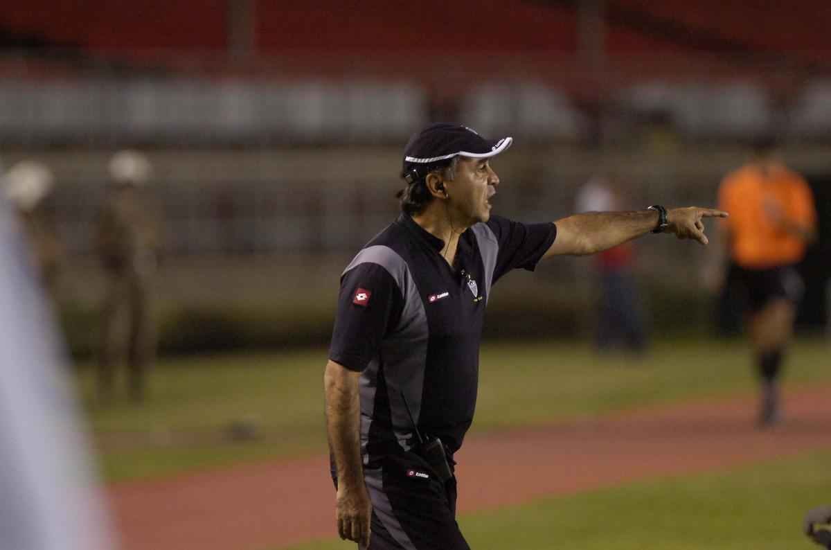 Confira imagens de Marcelo Oliveira em suas vrias passagens como tcnico do Atltico