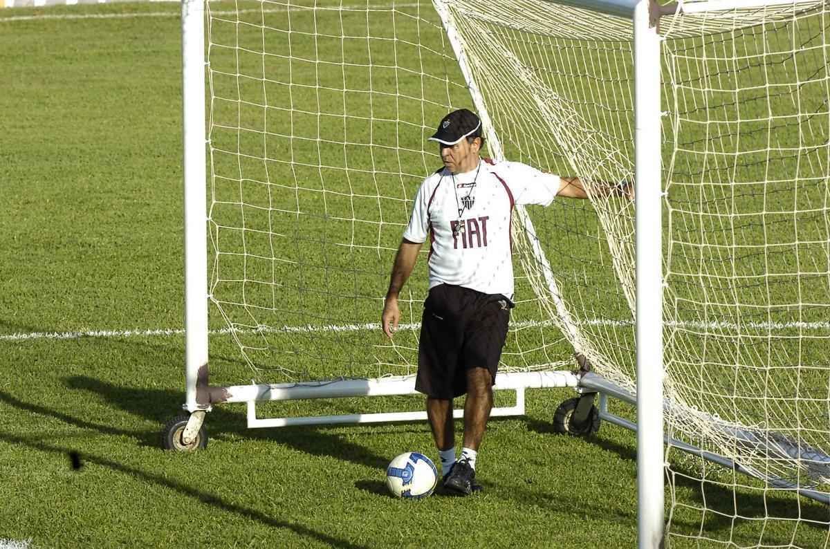 Confira imagens de Marcelo Oliveira em suas vrias passagens como tcnico do Atltico