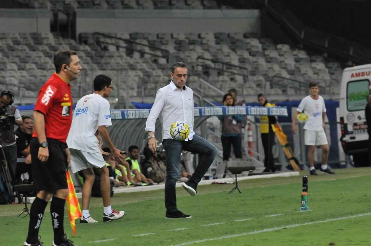 Veja as reaes do tcnico Paulo Bento na estreia pelo Cruzeiro, no duelo contra o Figueirense