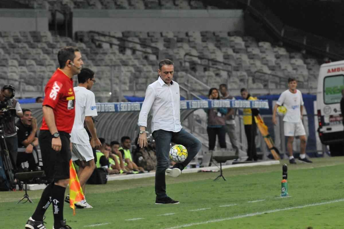 Veja as reaes do tcnico Paulo Bento na estreia pelo Cruzeiro, no duelo contra o Figueirense