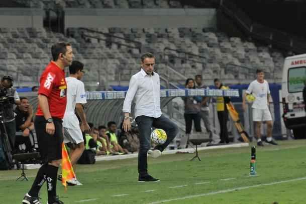 Veja as reaes do tcnico Paulo Bento na estreia pelo Cruzeiro, no duelo contra o Figueirense