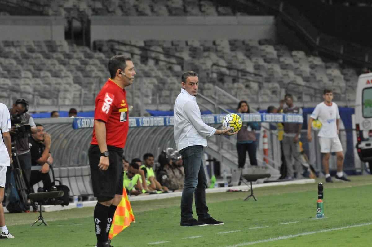 Veja as reaes do tcnico Paulo Bento na estreia pelo Cruzeiro, no duelo contra o Figueirense