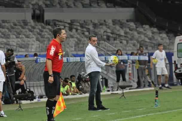 Veja as reaes do tcnico Paulo Bento na estreia pelo Cruzeiro, no duelo contra o Figueirense