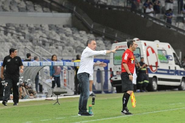 Veja as reaes do tcnico Paulo Bento na estreia pelo Cruzeiro, no duelo contra o Figueirense