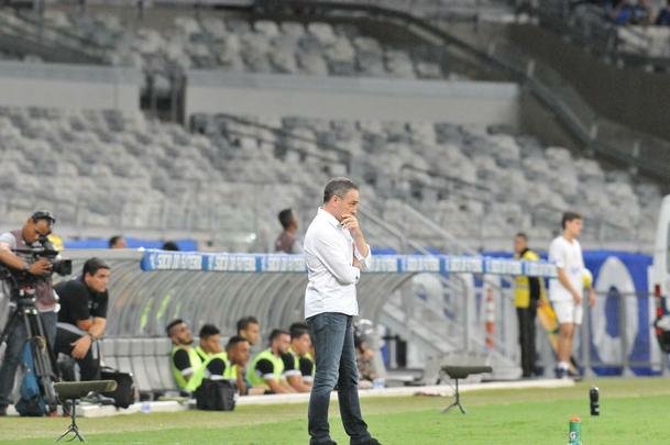 Veja as reaes do tcnico Paulo Bento na estreia pelo Cruzeiro, no duelo contra o Figueirense