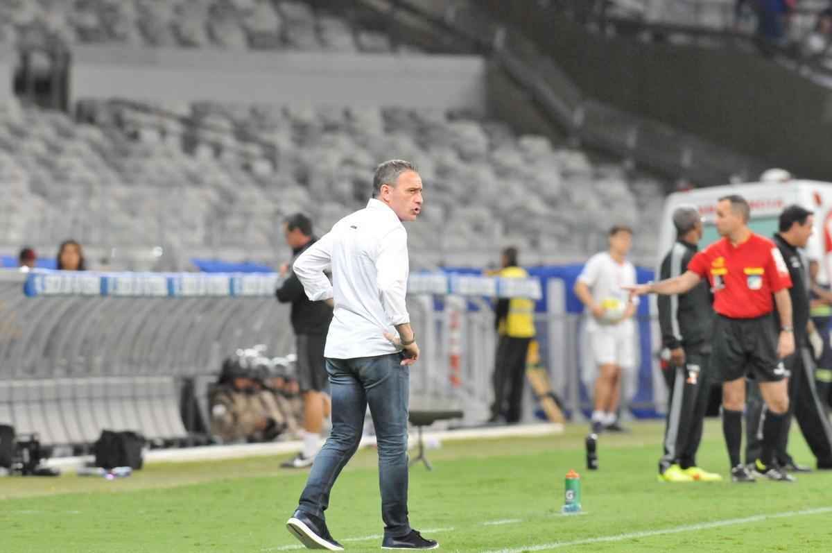 Veja as reaes do tcnico Paulo Bento na estreia pelo Cruzeiro, no duelo contra o Figueirense