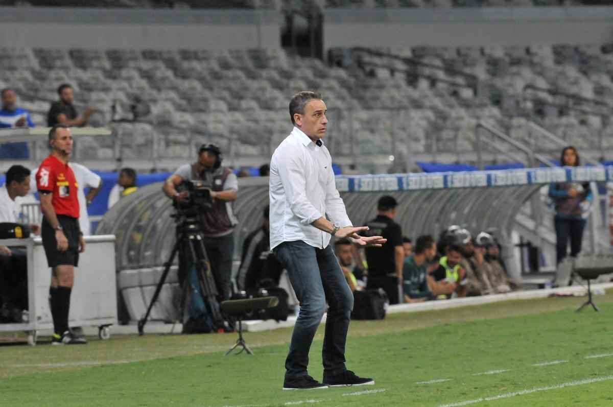 Veja as reaes do tcnico Paulo Bento na estreia pelo Cruzeiro, no duelo contra o Figueirense