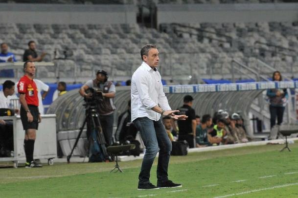 Veja as reaes do tcnico Paulo Bento na estreia pelo Cruzeiro, no duelo contra o Figueirense