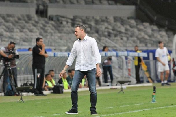 Veja as reaes do tcnico Paulo Bento na estreia pelo Cruzeiro, no duelo contra o Figueirense