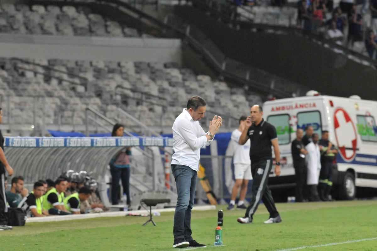 Veja as reaes do tcnico Paulo Bento na estreia pelo Cruzeiro, no duelo contra o Figueirense