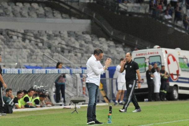 Veja as reaes do tcnico Paulo Bento na estreia pelo Cruzeiro, no duelo contra o Figueirense