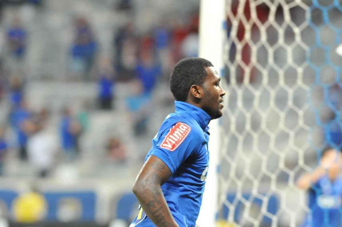 Veja imagens de Cruzeiro x Figueirense, que fizeram jogo movimentado no Mineiro