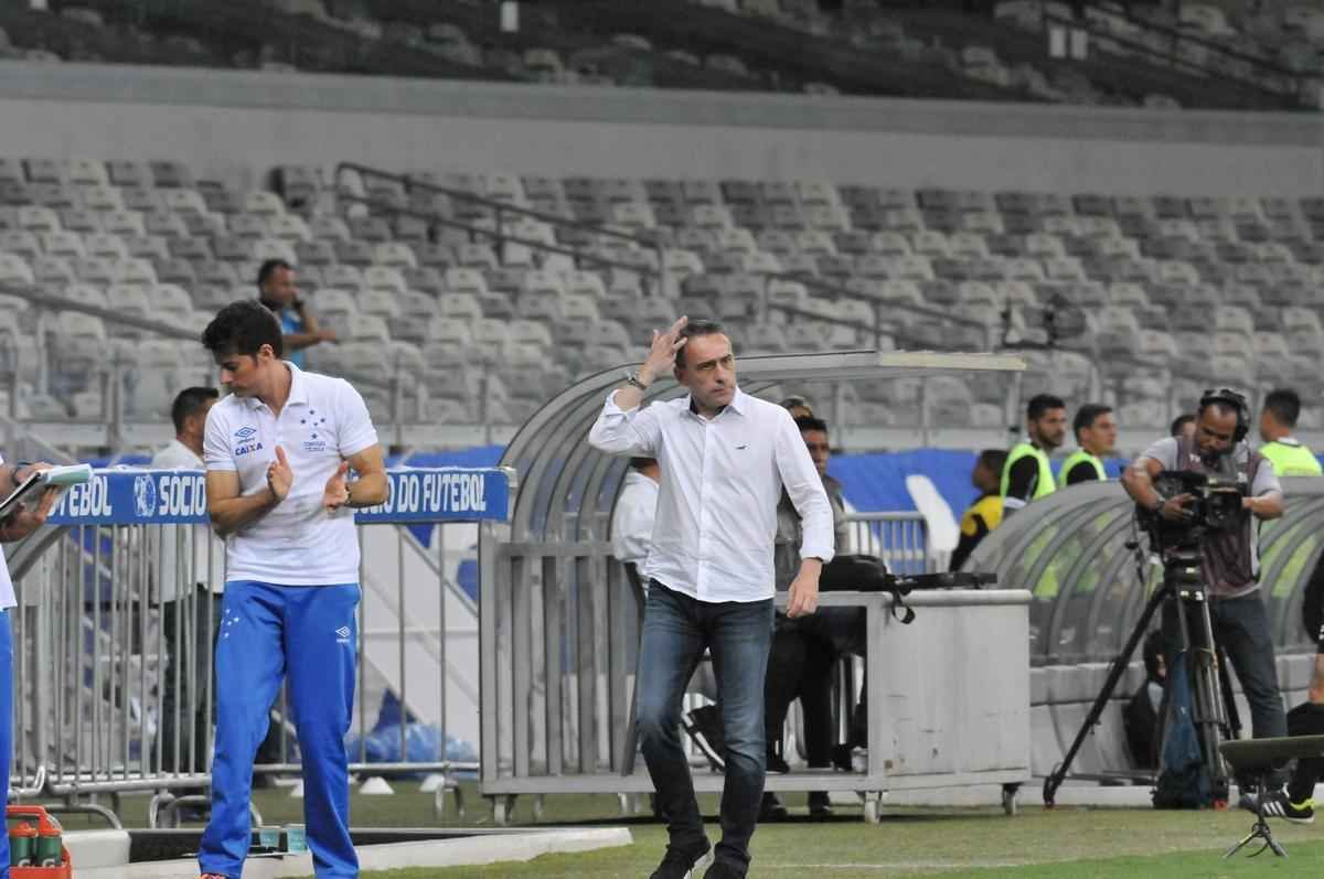 Veja imagens de Cruzeiro x Figueirense, que fizeram jogo movimentado no Mineiro
