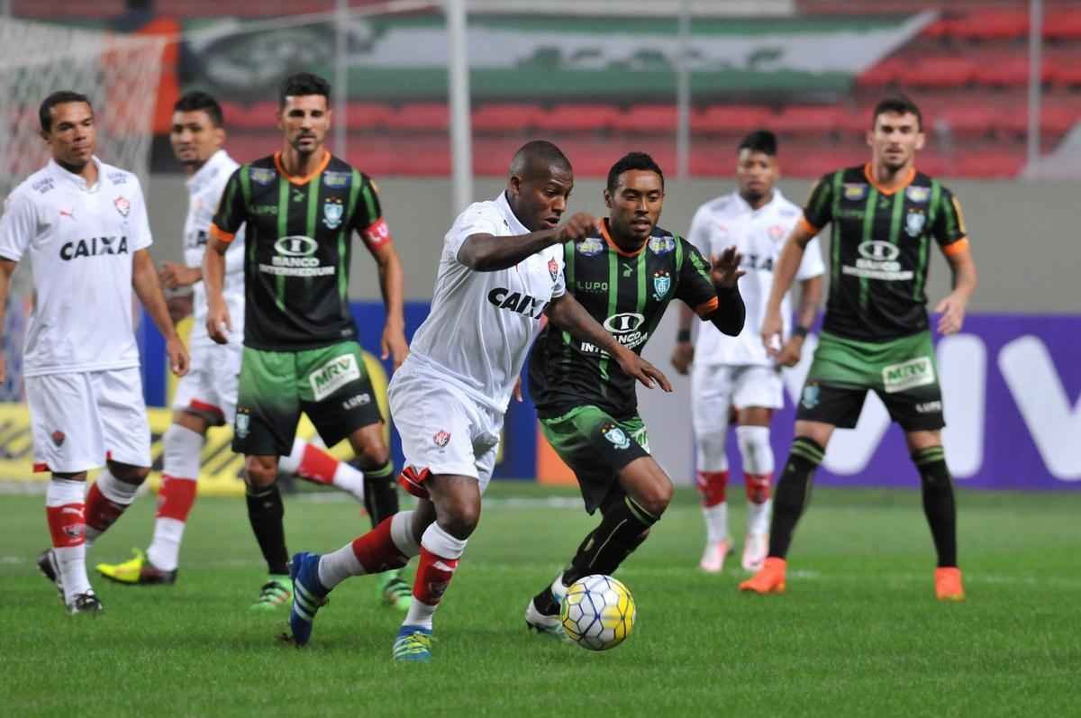 Imagens do jogo entre Amrica e Vitria no Independncia