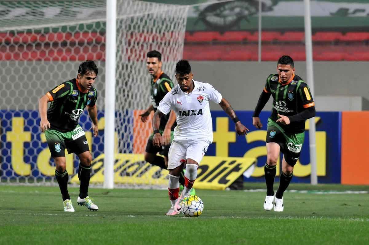 Imagens do jogo entre Amrica e Vitria no Independncia