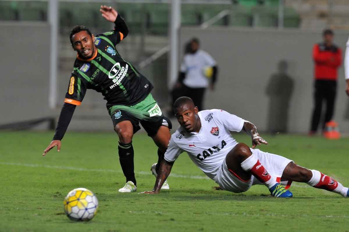 Imagens do jogo entre Amrica e Vitria no Independncia