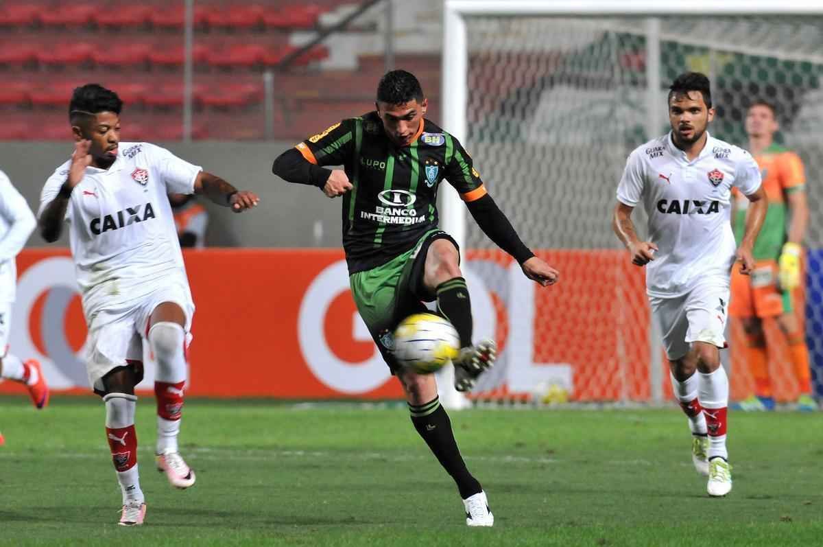 Imagens do jogo entre Amrica e Vitria no Independncia