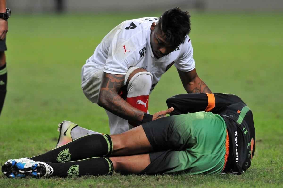 Imagens do jogo entre Amrica e Vitria no Independncia