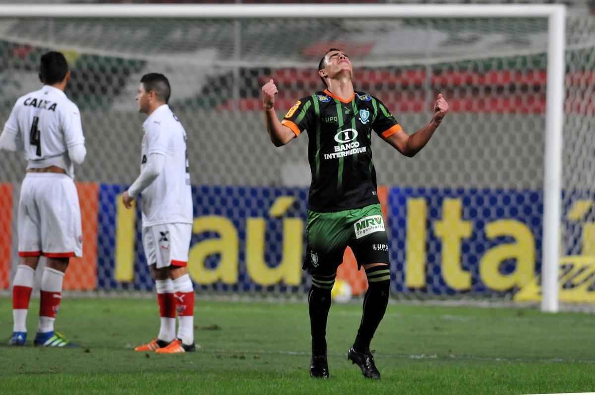 Imagens do jogo entre Amrica e Vitria no Independncia