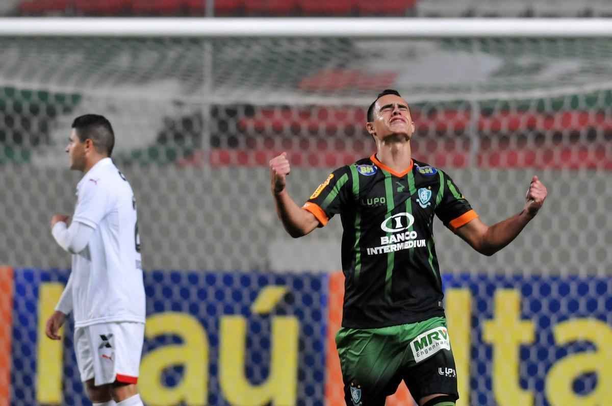 Imagens do jogo entre Amrica e Vitria no Independncia