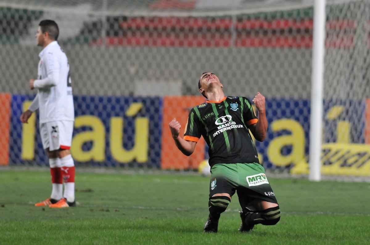 Imagens do jogo entre Amrica e Vitria no Independncia