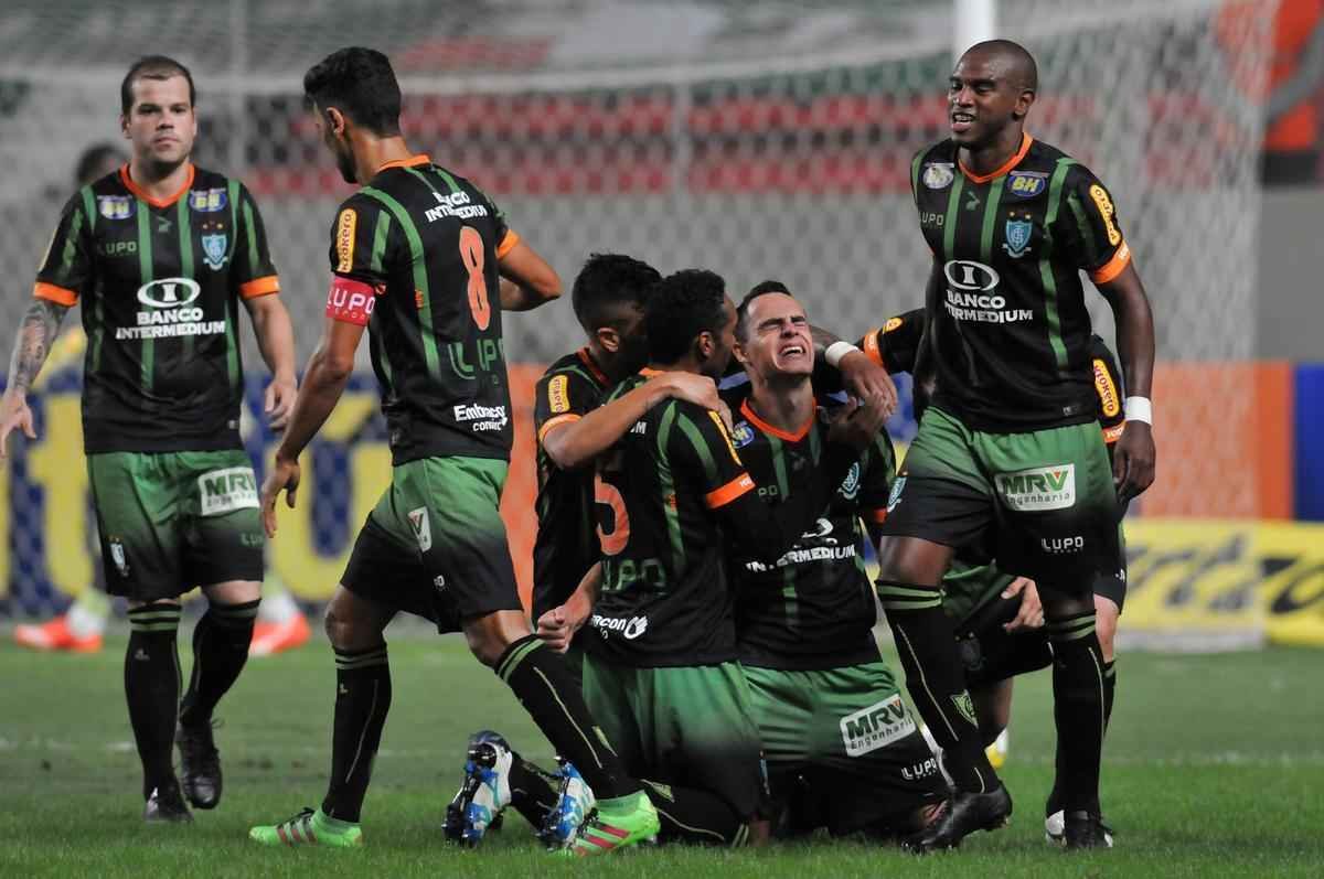 Imagens do jogo entre Amrica e Vitria no Independncia