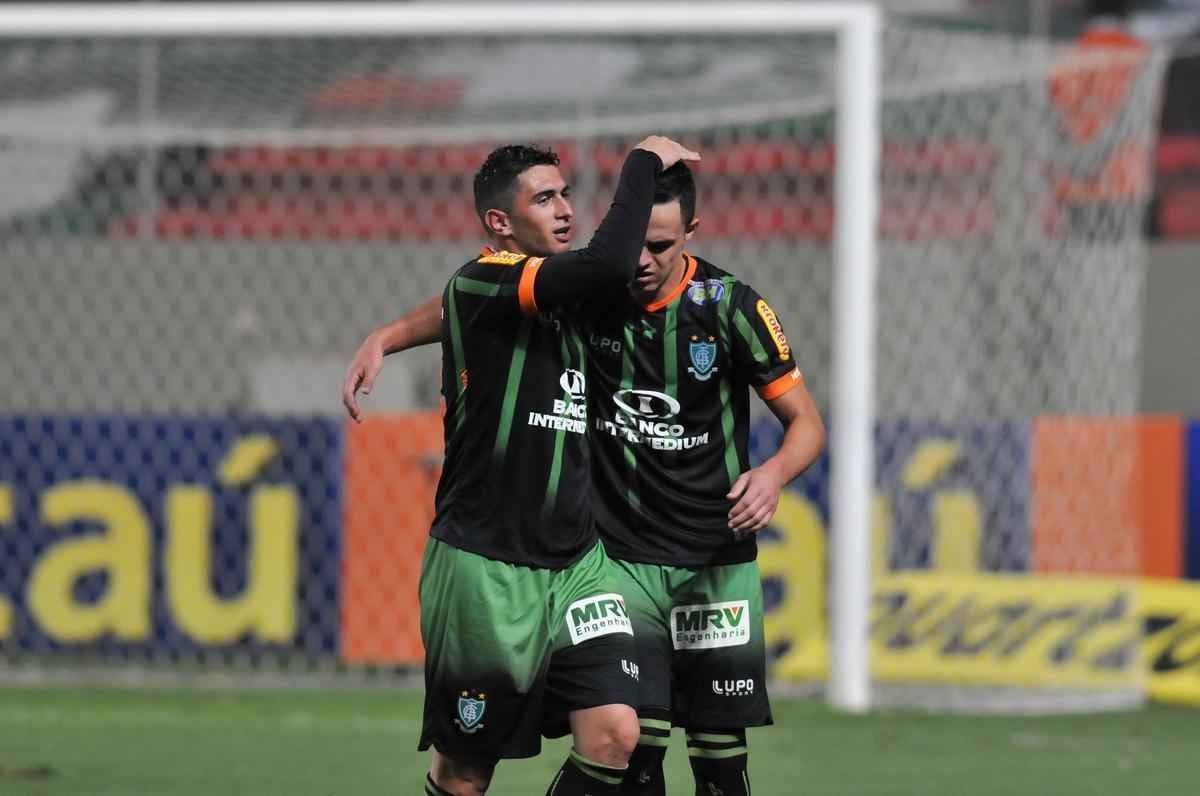 Imagens do jogo entre Amrica e Vitria no Independncia