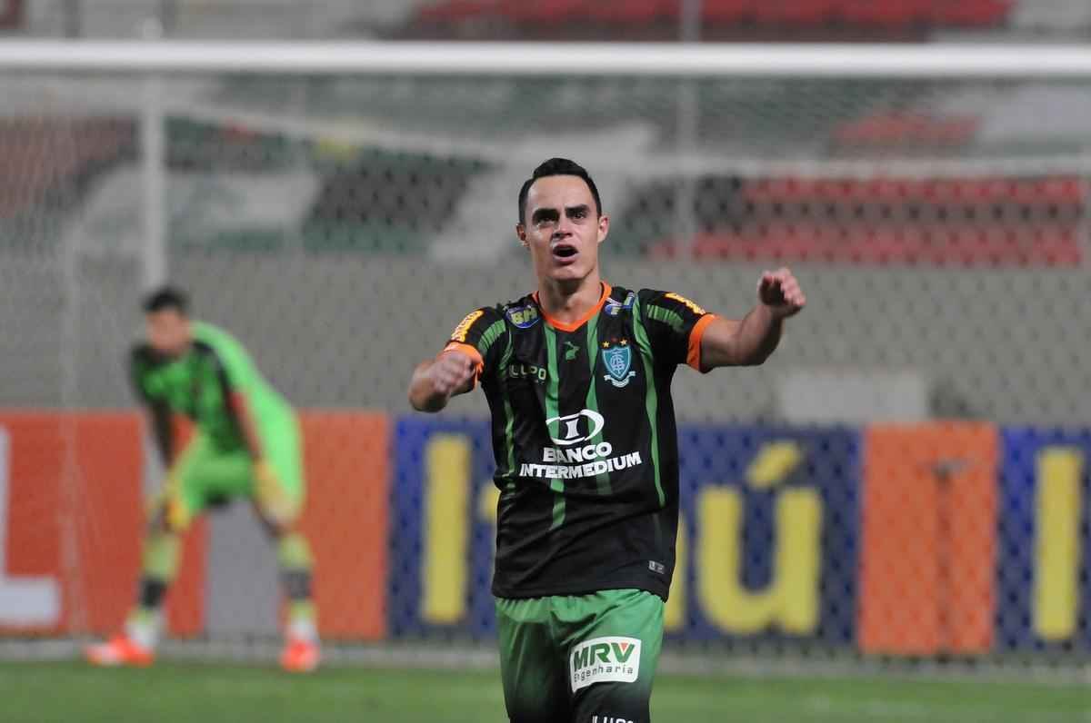 Imagens do jogo entre Amrica e Vitria no Independncia