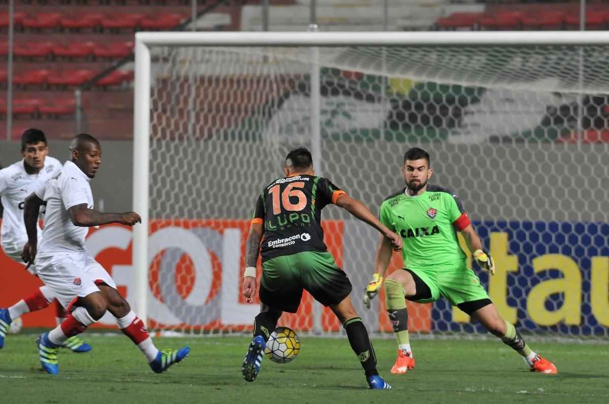 Imagens do jogo entre Amrica e Vitria no Independncia