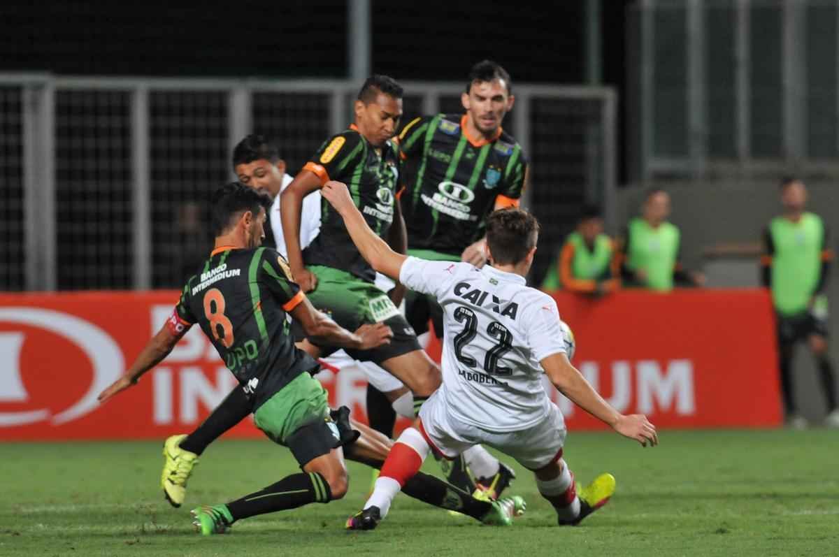 Imagens do jogo entre Amrica e Vitria no Independncia