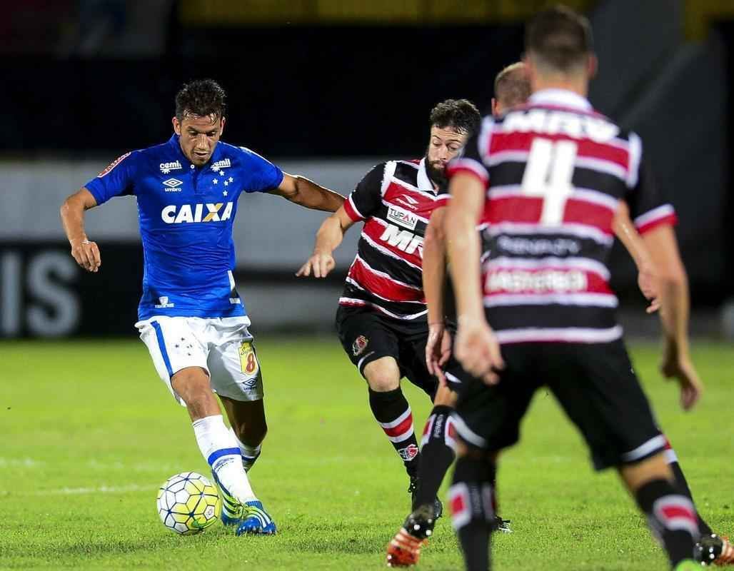 Confira imagens da partida entre Santa Cruz e Cruzeiro, pela 3 rodada do Brasileiro 2016