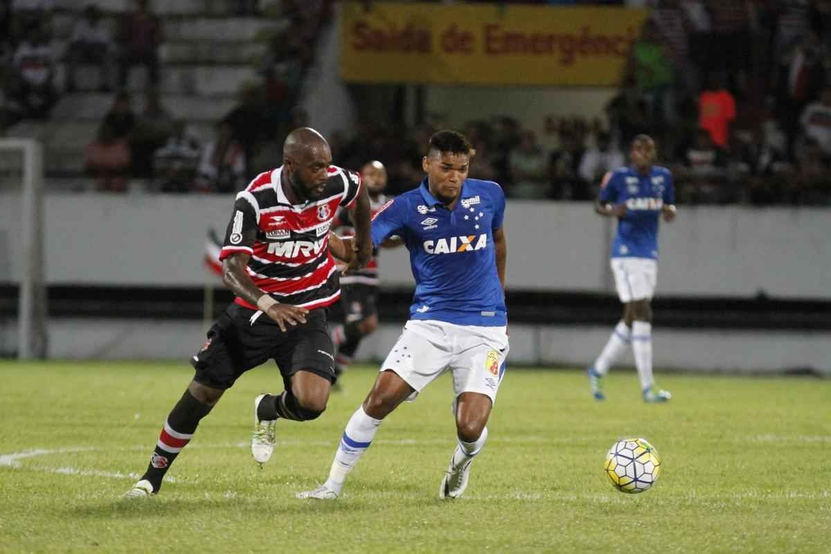 Confira imagens da partida entre Santa Cruz e Cruzeiro, pela 3 rodada do Brasileiro 2016