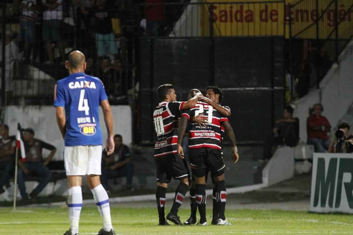 Confira imagens da partida entre Santa Cruz e Cruzeiro, pela 3 rodada do Brasileiro 2016