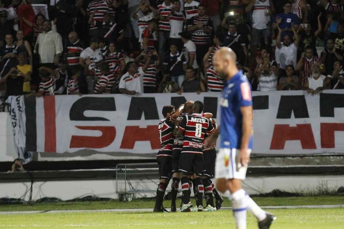 Confira imagens da partida entre Santa Cruz e Cruzeiro, pela 3 rodada do Brasileiro 2016