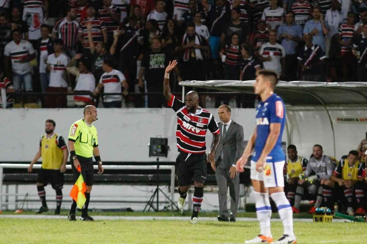 Confira imagens da partida entre Santa Cruz e Cruzeiro, pela 3 rodada do Brasileiro 2016