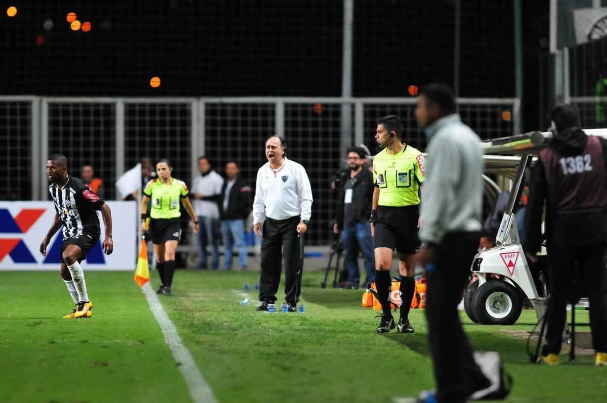 Treinador voltou ao Atltico aps sete anos e viu o time sair derrotado para o Grmio, no Horto, por 3 a 0